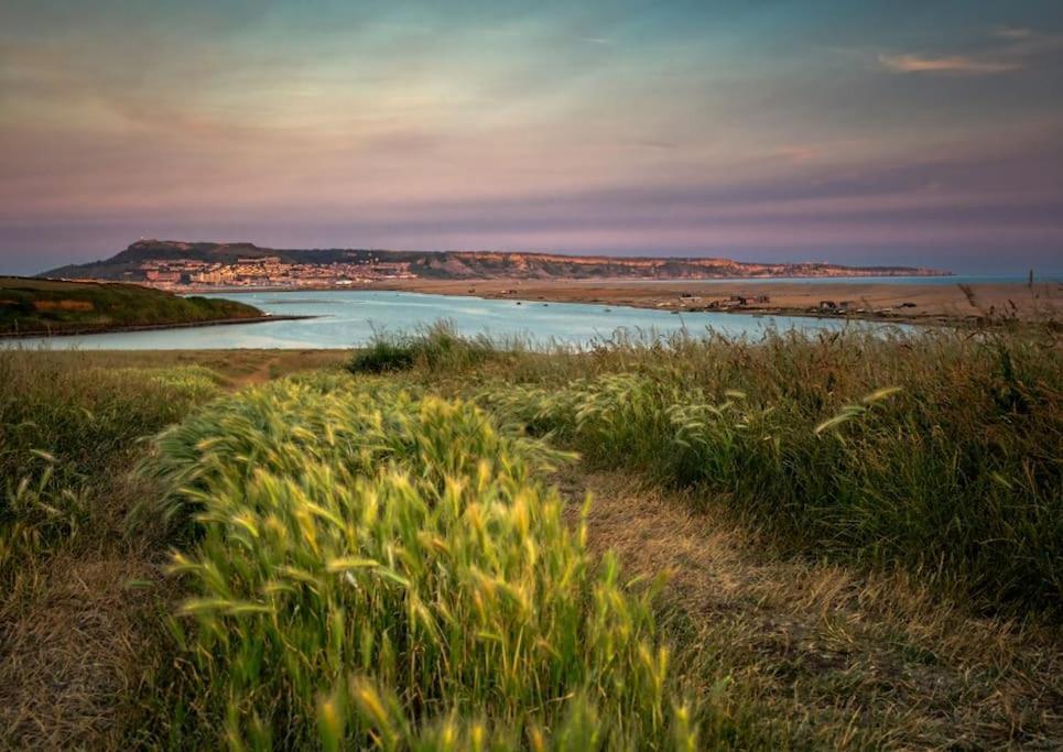 Luxurious Beach House Chesil Beach. Sleeps 6 Castletown  Buitenkant foto